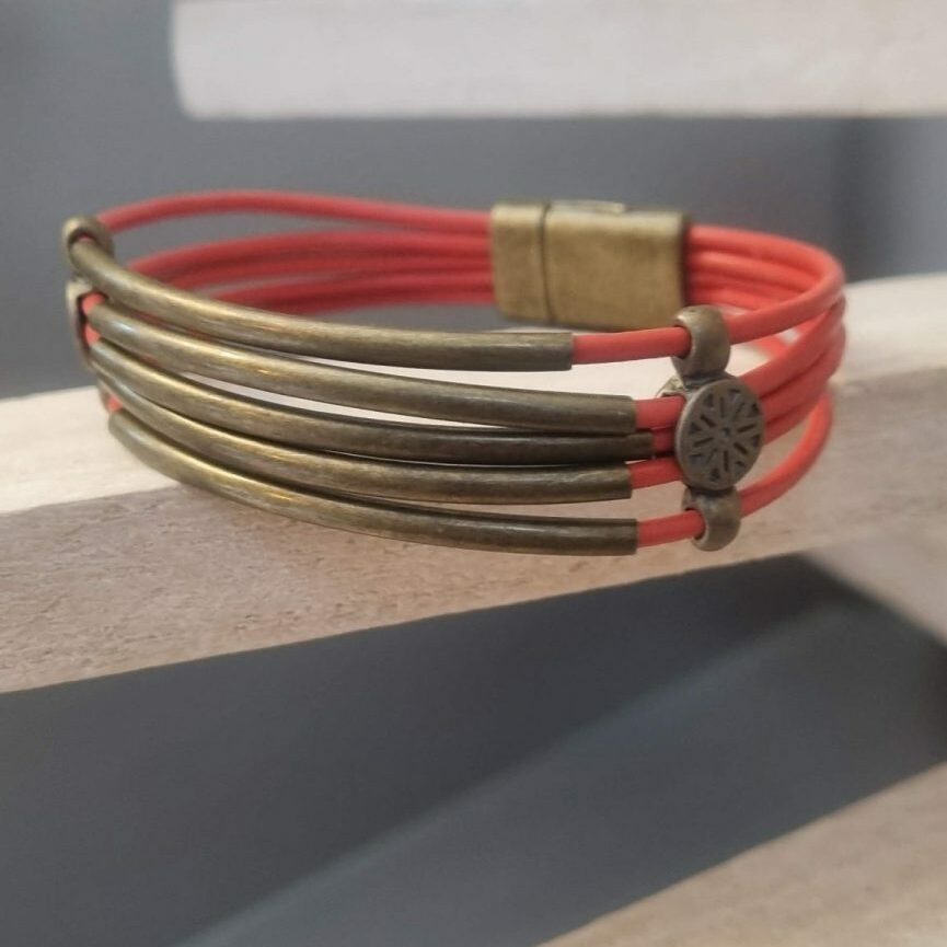 bracelet femme cuir rond orange, tubes et passants bronze