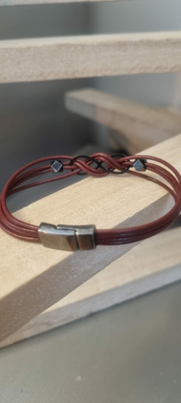 Bracelet mixte en cuir rond et son sigle infini noir