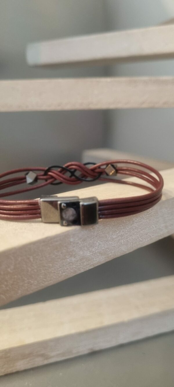 Bracelet mixte en cuir rond et son sigle infini noir