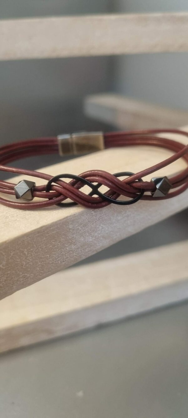 Bracelet mixte en cuir rond et son sigle infini noir