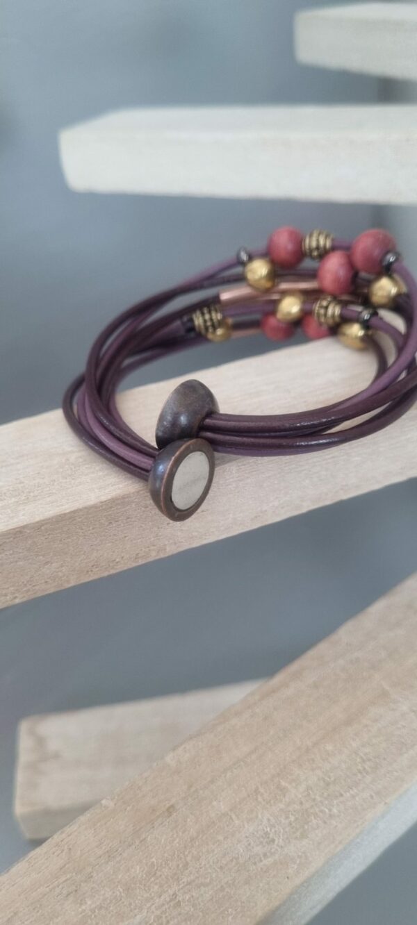 Bracelet femme en cuir rond violet et mauve, perles et tubes bronze et rose