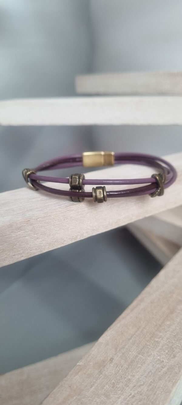 Bracelet mixte en cuir rond violet et acajou, perles bronze