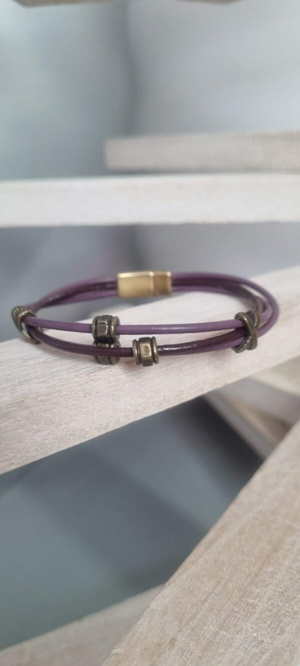 Bracelet mixte en cuir rond violet et acajou, perles bronze