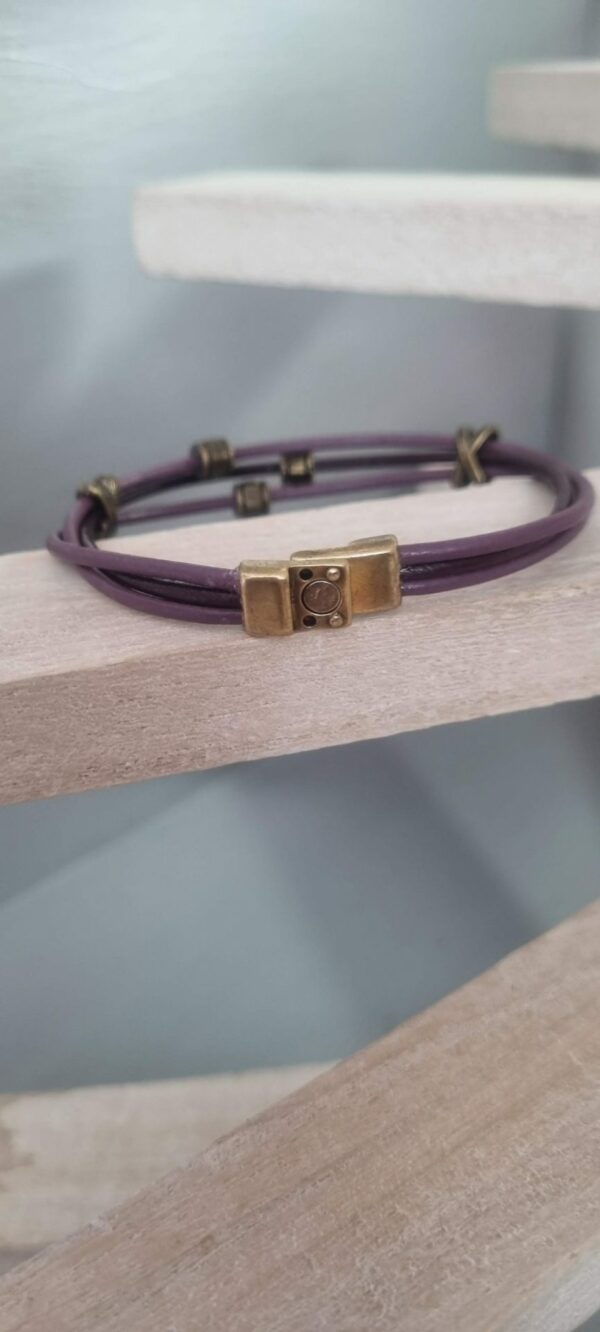 Bracelet mixte en cuir rond violet et acajou, perles bronze