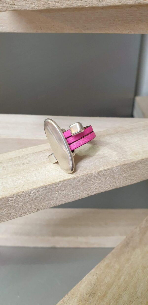 BA128 bague cuir rose fluo et passant ovale