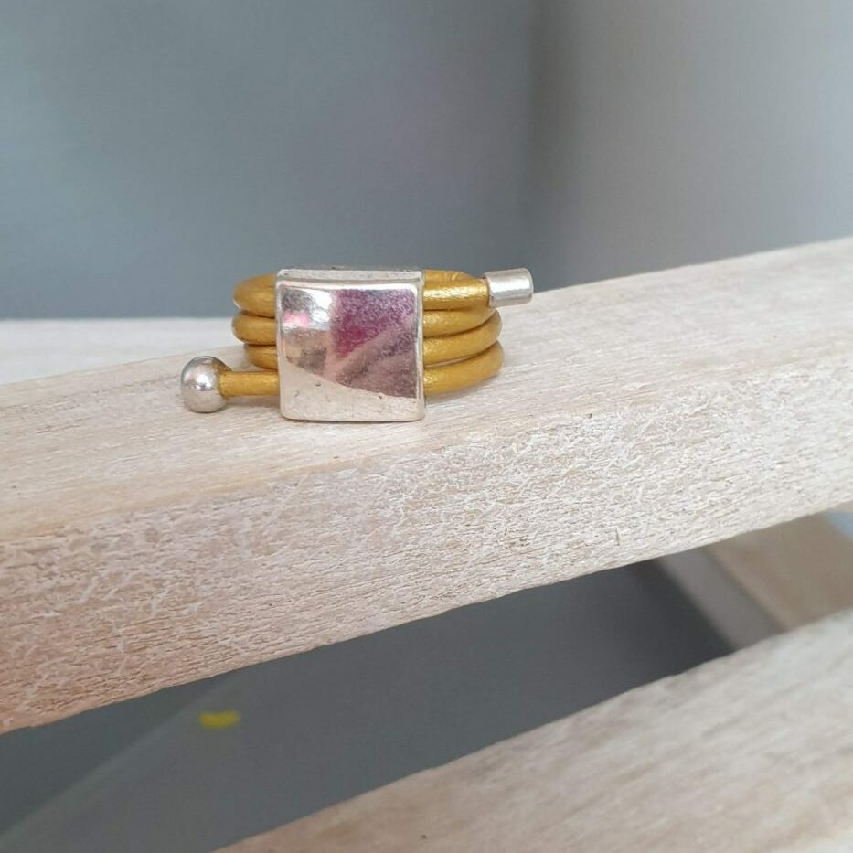 Bague cuir rond 2mm or et passant argenté