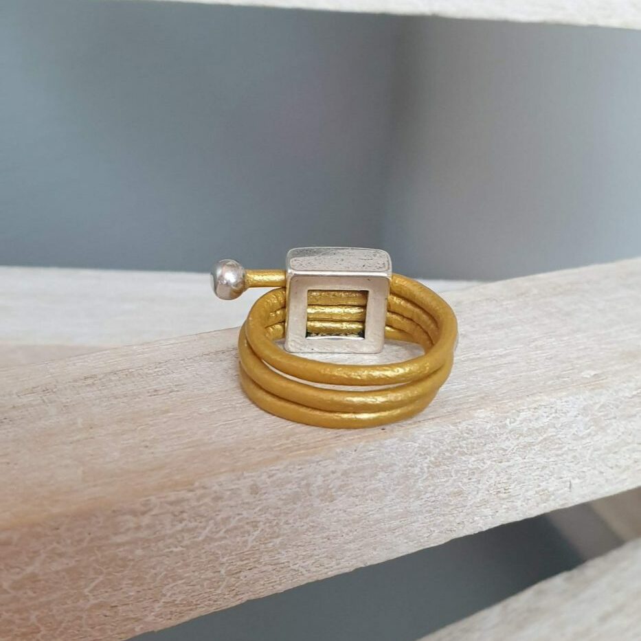 Bague cuir rond 2mm or et passant argenté