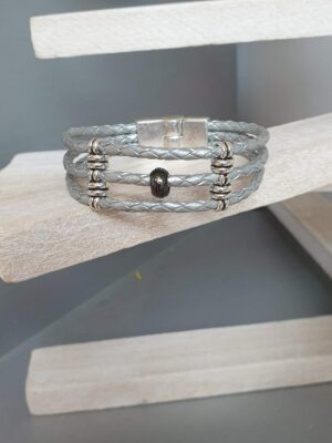 Bracelet femme cuir tressé rond gris , passant et perle noire