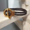 Bracelet homme en cuir tressé marron, fermoir T doré