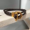 Bracelet homme en cuir tressé marron, fermoir T doré