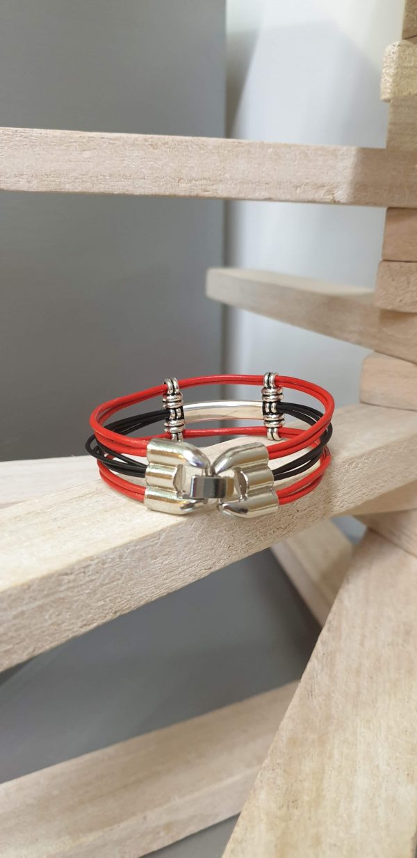 Bracelet femme cuir rond rouge et noir, passants argentés