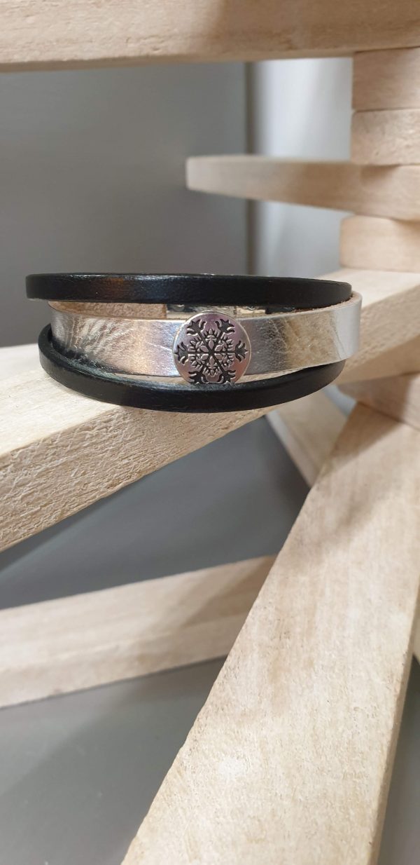 Bracelet femme en cuir plat argenté et noir, passant flocon