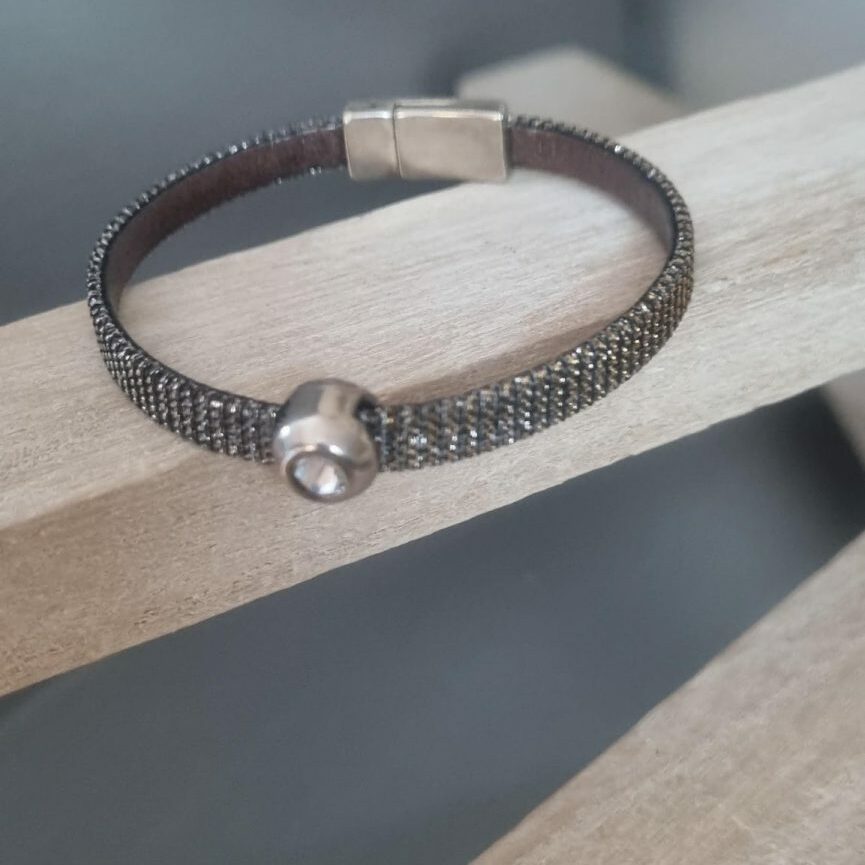 Bracelet femme cuir 6mm noir hologramme et passant Swarovski