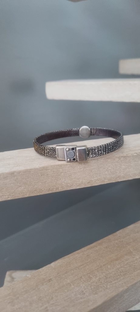 Bracelet femme cuir 6mm noir hologramme et passant Swarovski