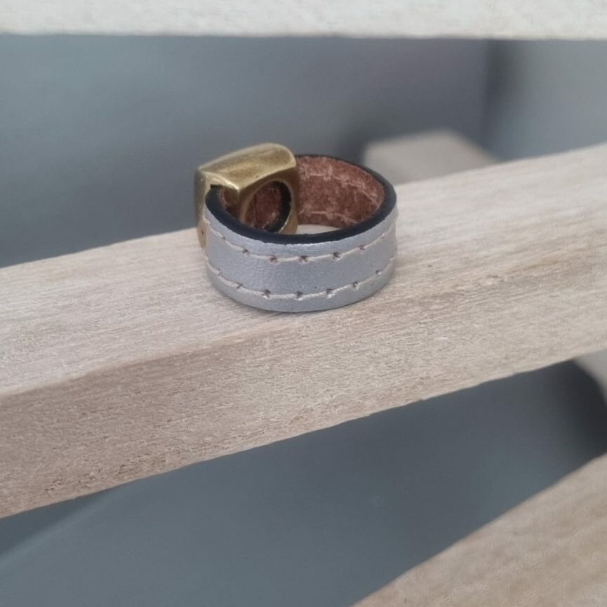 Bague femme cuir 10 gris et passant bronze Swarovski