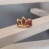 Bague cuir rouge 10mm et fleur de lotus dorée