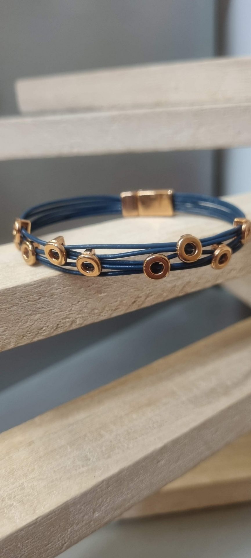 Bracelet femme cuir rond bleu et passants or rosé