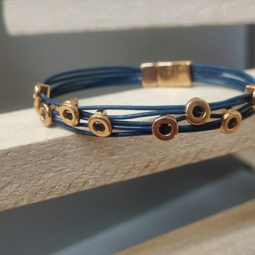 Bracelet femme cuir rond bleu et passants or rosé