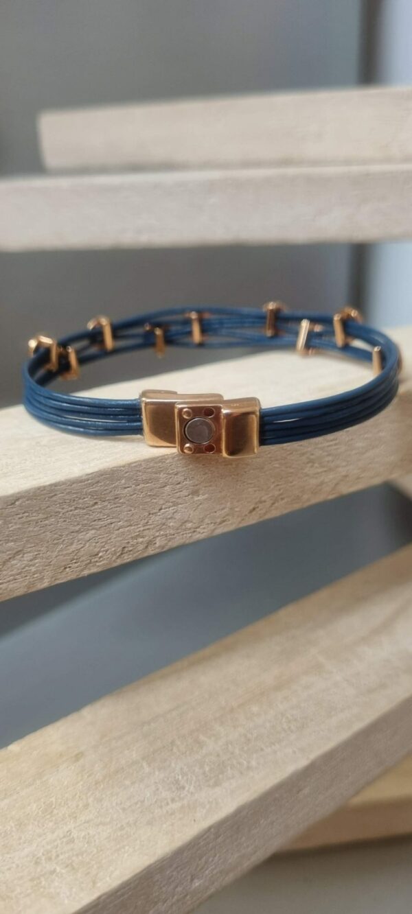 Bracelet femme cuir rond bleu et passants or rosé