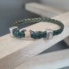 Bracelet femme, ado en cuir tressé vert 5mm et fermoir crochet en zamak argenté