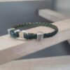 Bracelet femme, ado en cuir tressé vert 5mm et fermoir crochet en zamak argenté
