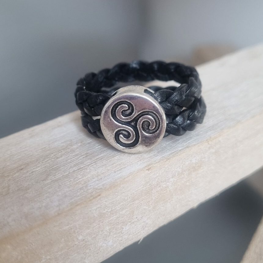 Bague homme cuir tressé noir et passant triskel