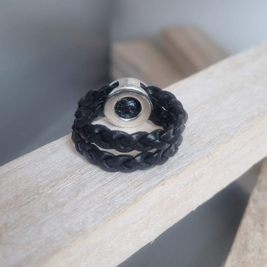 Bague homme cuir tressé noir et passant triskel