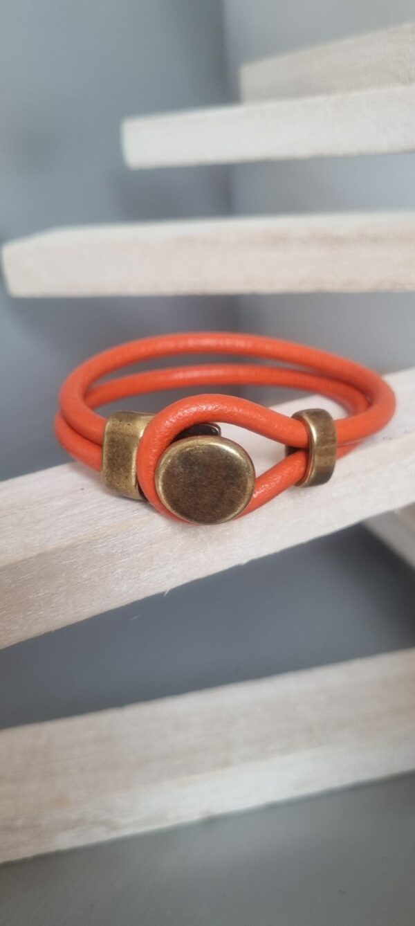 Bracelet mixte en cuir rond orange et fermoir bouton