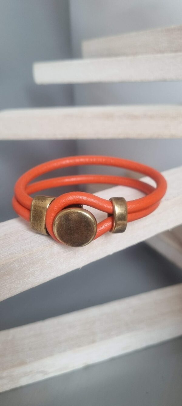 Bracelet mixte en cuir rond orange et fermoir bouton