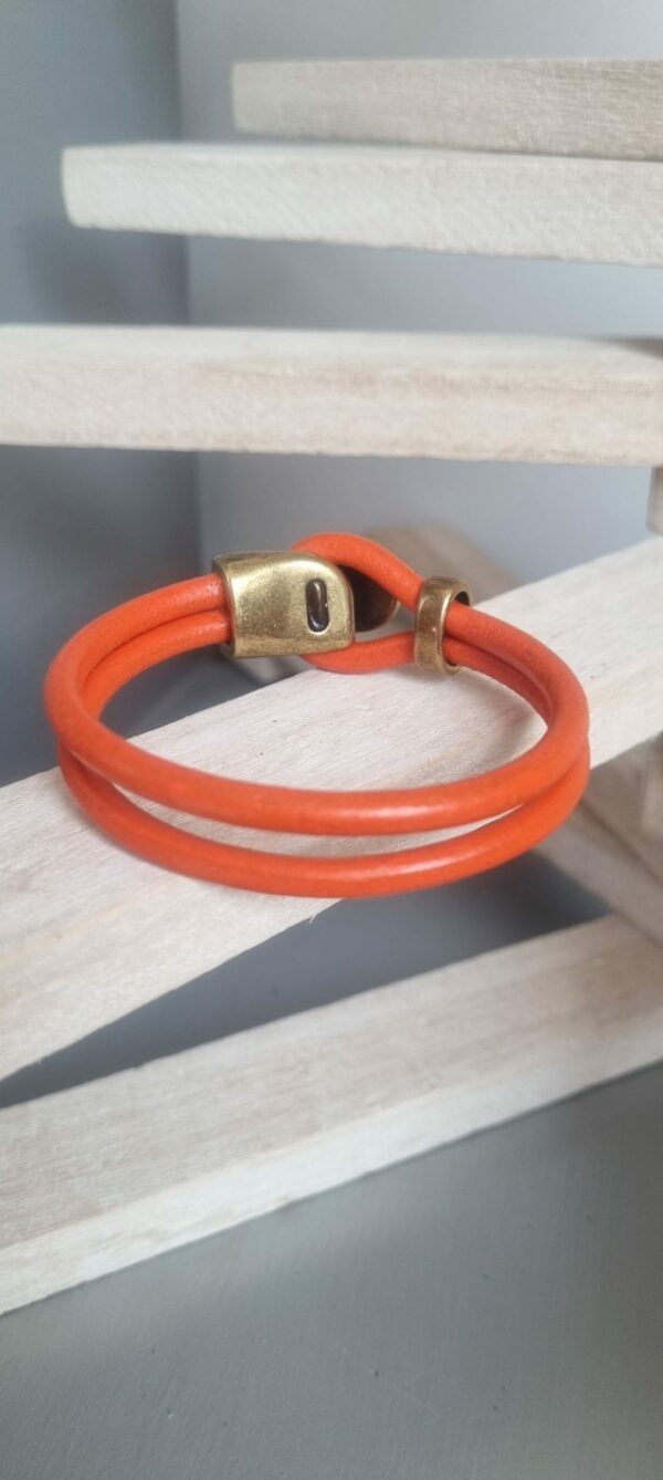 Bracelet mixte en cuir rond orange et fermoir bouton