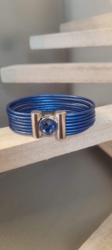 Bracelet femme en cuir rond 2mm bleu et fermoir verre bleu