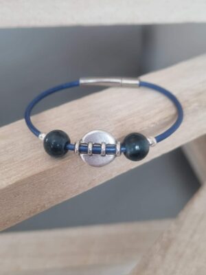 Bracelet femme en cuir rond bleu, perles en verre et passant argenté
