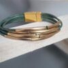 Bracelet femme en cuir rond 2mm vert et tubes dorés