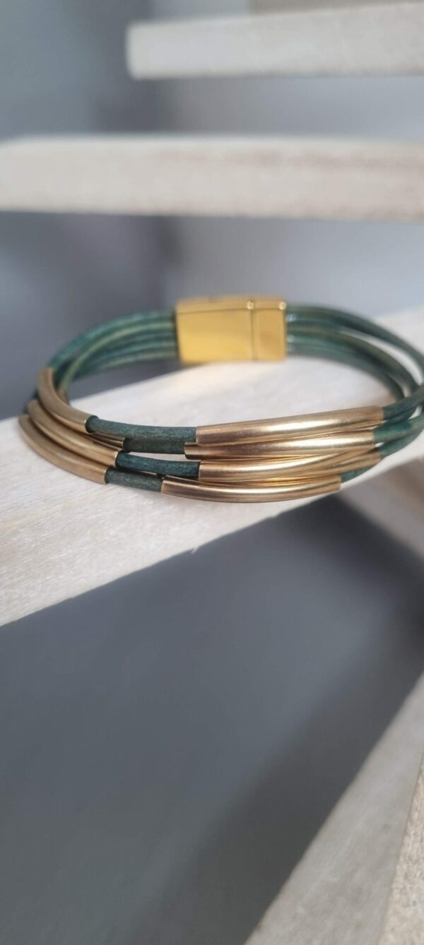 Bracelet femme en cuir rond 2mm vert et tubes dorés