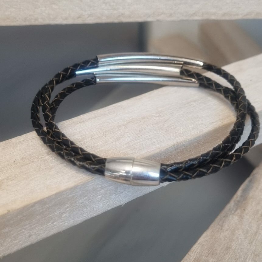 Bracelet homme cuir tressé marron et tubes argentés
