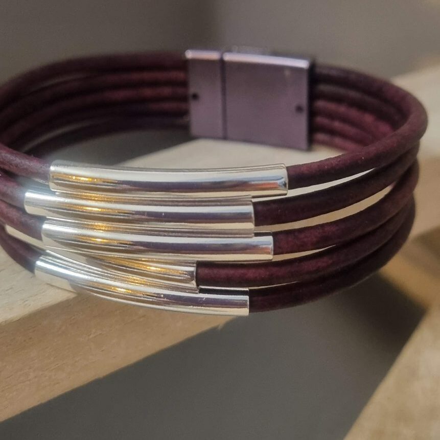 Bracelet mixte en cuir rond violet et tubes argentés