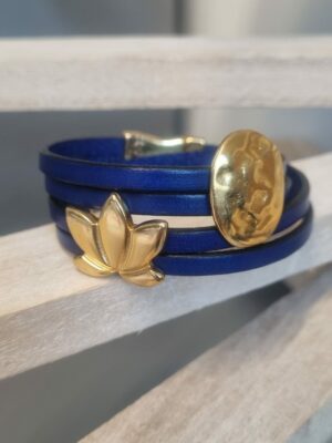 Bracelet femme double tour cuir bleu, passants ovale et fleur de lotus dorés