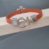 Bracelet enfant, ado en cuir plat orange et fleur argentée