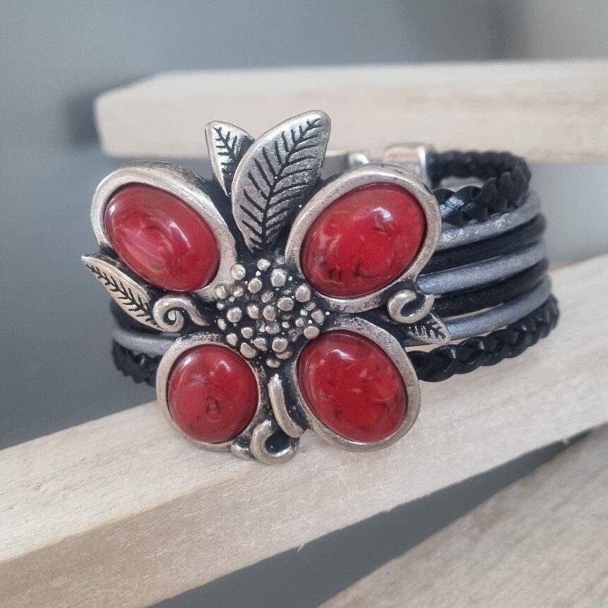 Manchette femme noire et grise et fleur rouge en zamak argenté