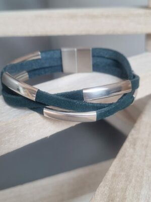 Bracelet mixte en cuirs daim vert et tubes argentés