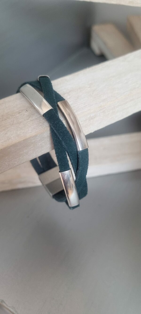 Bracelet mixte en cuirs daim vert et tubes argentés