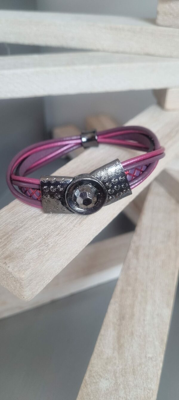 Bracelet femme en cuir rond et plat, rose et violet, perle noire