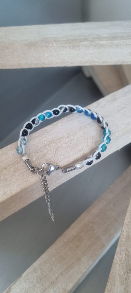 Bracelet enfant perles verre et cuir rond