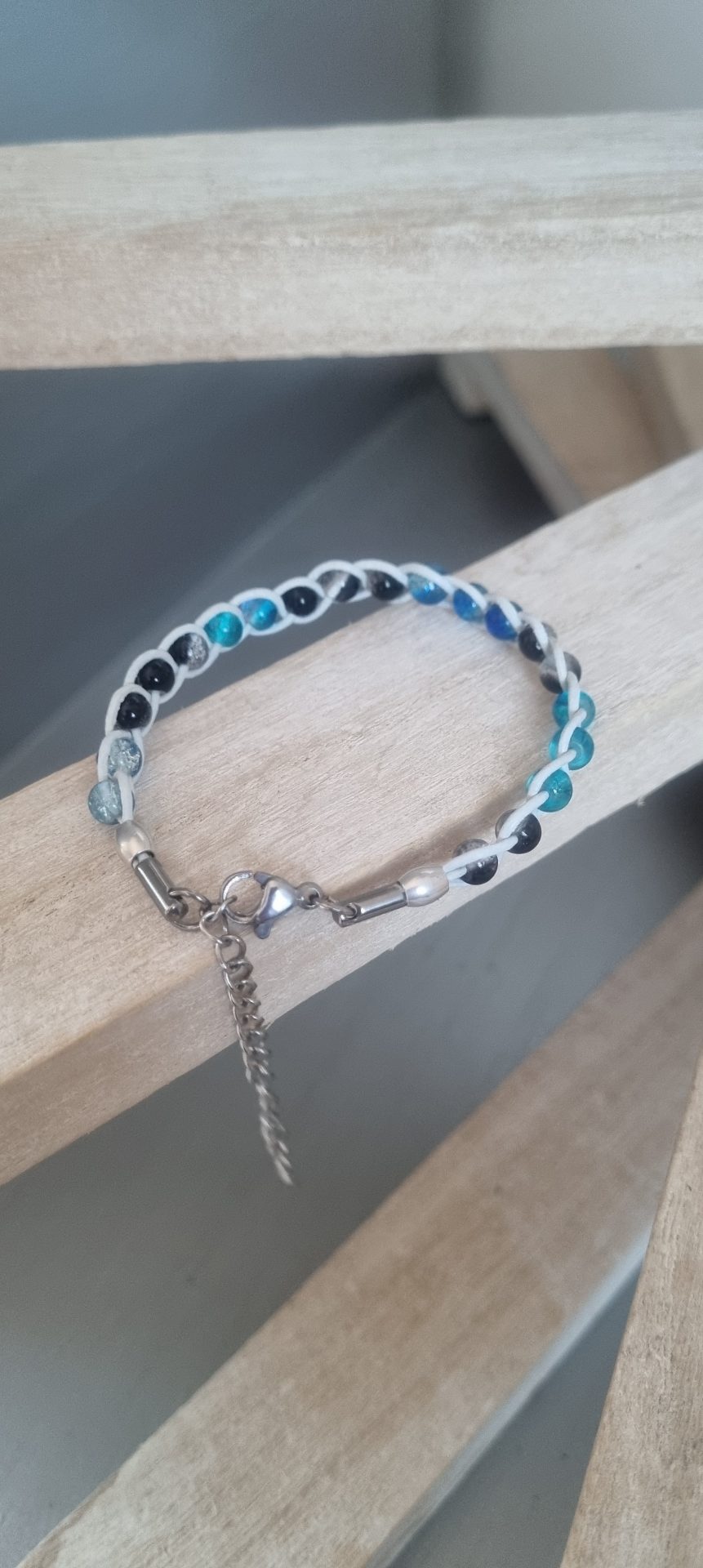 Bracelet enfant perles verre et cuir rond