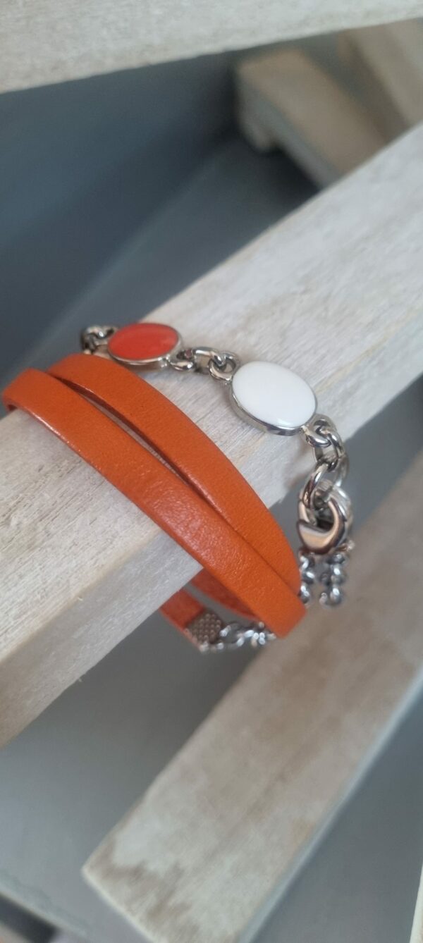 Bracelet femme triple tour en cuir plat orange et passant résine