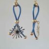 Boucles d'oreille femme en cuir bleu et étincelle dorée