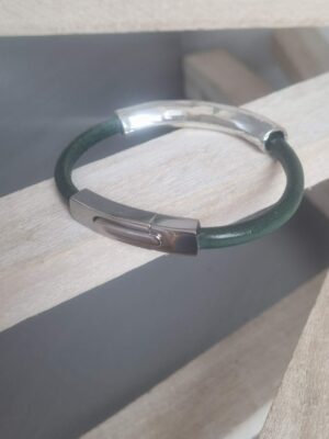 Bracelet femme cuir rond vert et tube martelé argenté