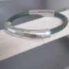 Bracelet femme cuir rond vert et tube martelé argenté