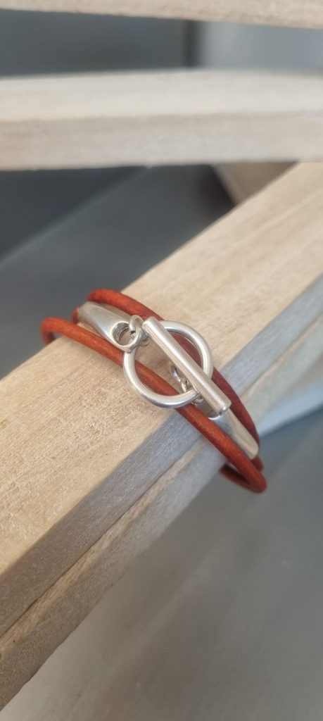 Bracelet femme triple tour cuir rond orange et fermoir T