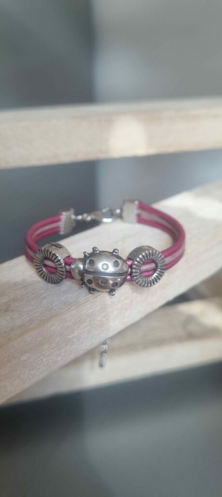 Bracelet femme enfant en cuir rond rose et sa coccinelle